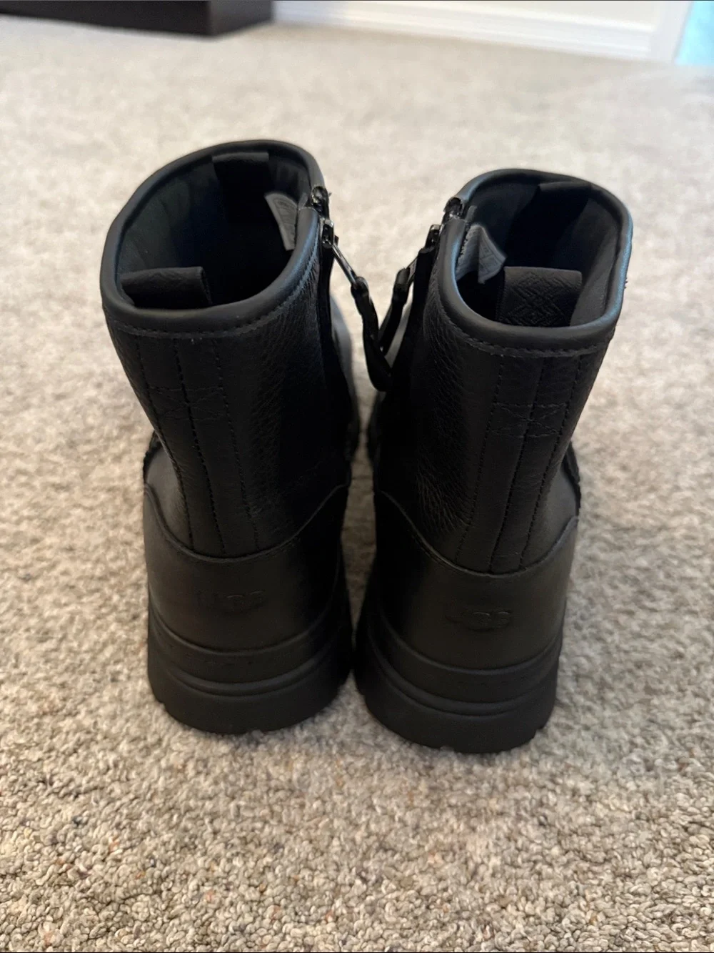 UGG Men's Skyview Classic pull-on boots waterproof black size 11 NEW